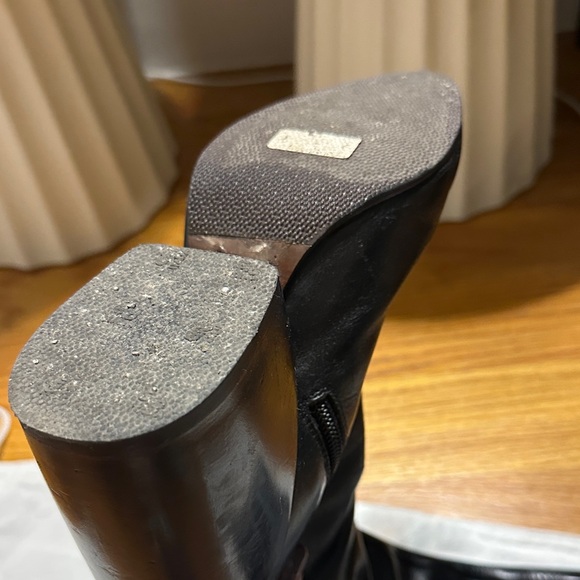 Chloe Black Leather Heeled Boots - Picture 5 of 8